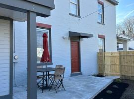 Holly Jolly Historic Home Where Its Always XMAS, hotel a Hamilton