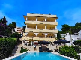 Villa Penava, private beach, pool and 7min to Trogir, hotel in Trogir