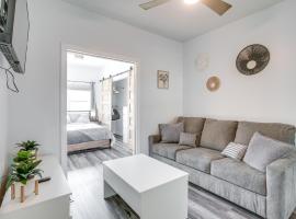 4 Mi to Lake Logan: Hocking Hills Apartment، فندق في لوغان