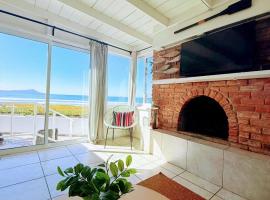 CASA PLAYA - Beachfront Paradise sandy beach，位于恩塞纳达港的酒店