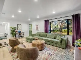Spacious 4BD - Central Stay with Backyard & Games