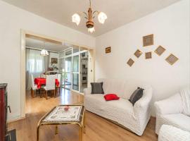 Villa Desin - Three Bedroom Apartment with Terrace and Garden View, hôtel à Molunat