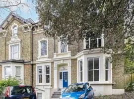 South Croydon- Large Victorian Apartment