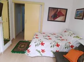 Junto a Praia de Copacabana há 50 metros