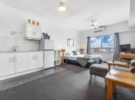 15th Floor Superior Hotel Suite King Bed