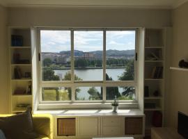 Apartamento luminoso con vistas a la ría, ξενοδοχείο σε Cambre