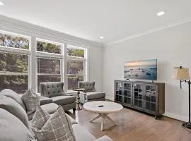 The Ultimate Luxury Home with Jacuzzi & Garage