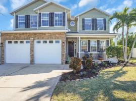 Modern home - 3K sqft - 5BR & 11 beds - brand new HOT TUB - 6 miles to AMI beaches, hotel em Bradenton