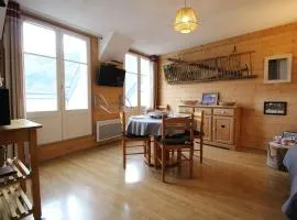 Duplex centre Luchon 4 pers, balcons, parking privé - FR-1-313-239
