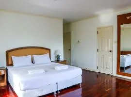 Seastar Hotel and Service Apartment