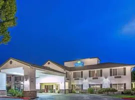 Days Inn & Suites by Wyndham Gresham