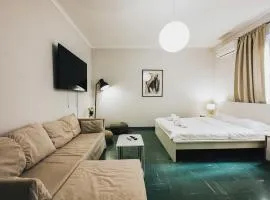 Athenian Suite by Zeussuites