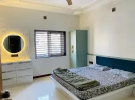 Spacious room with modern touch