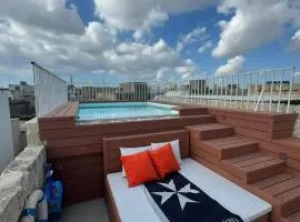 4 Bedroom House with Swimming Pool