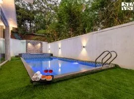 StayVista at Casa Elyra with Pool, AC, Balcony