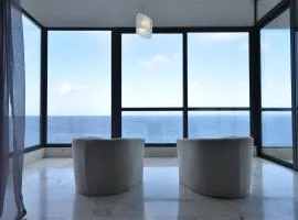 XL Seafront Home in Sliema