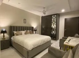 Luxury 3 BED Retreat in Central Islamabad by QRM Vacation Homes
