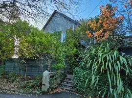 Tregarthen Cottage - tranquil totally self-contained room near Looe with EV point