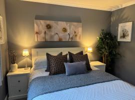 Holly Lodge - 2 x Kingsize bedrooms with private entrance and free parking-new shower room, wellness hotel v destinaci Oban