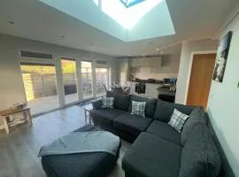 Modern apartment near the beach free parking