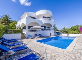 Spacious villa with sea view and heated pool - Luz - Casa Amizade, hotel i Praia da Luz