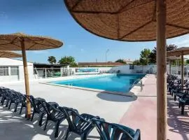 Bungalow charmant à Meschers-sur-Gironde avec piscine partagée