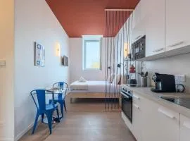 Studio équipé côté rue, parking gratuit