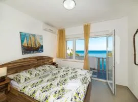 Holiday Home Sirena in Okrug Gornji