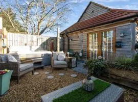 Countryside Barn with Hot Tub in New Forest