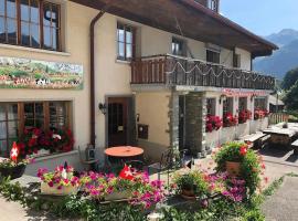 Spacious House with Mountain View in Haut-Intyamon, villa in Les Sciernes d'Albeuve