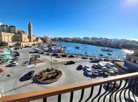 Seafront 4-Bed Townhouse with Breathtaking Views