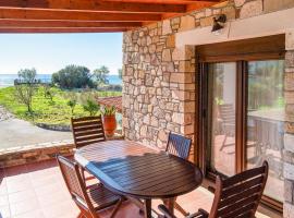 Beachfront Stone House - Samos Seaview Retreat, caba&ntilde;a en &Oacute;rmos Kouma&iacute;&iuml;kon