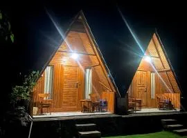 D' Tepi Danau Glamping