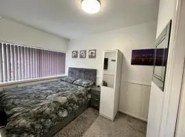 Lovely Double Room with En Suite and separate private entrance