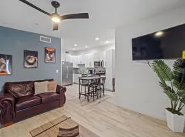 Old Town Oasis ,EV Access 5 Mins to Scottsdale Stadium-Golf