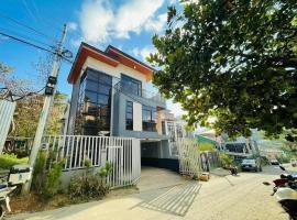 3 Storey Baguio Modern Transient House by DeiGratia, ξενοδοχείο σε Baguio