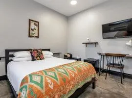 First floor queen room for two near Purina Farms