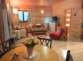 Forest Edge Cottage, хотел в Рига