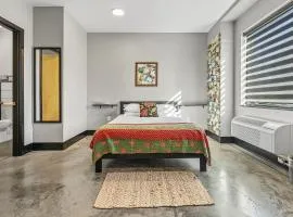 First floor queen room for two near Purina Farms