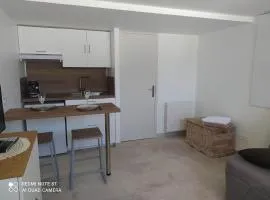 Studio entrée indépendante idéal vacance ou travail