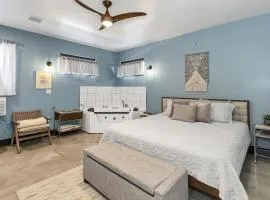 King suite with Jacuzzi near Hidden Valley Ski