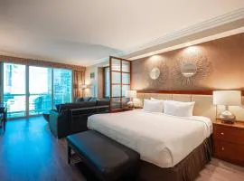 No Resort Fee Strip View Balcony+ Free Valet+ Pool