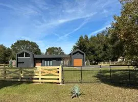 Black Sheep Hideaway Modern Countryside Serenity