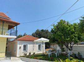 Nefeli House, hotell i Loutsa