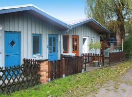 Bootshaus in Mirow mit überdachter Terrasse，位于米罗的酒店