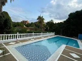 Villa con Pisicina Privada Melgar