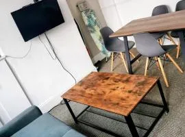 C Spacious 5 Bed - Pkg WiFi Long Stays