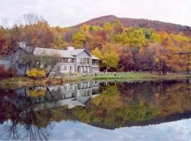 Peaks of Otter Lodge