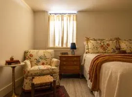 5BR, 2BTH, Hot Tub, in Guthrie 20 min EdmondOKC