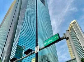AKA Brickell Luxury Residences Free Parking